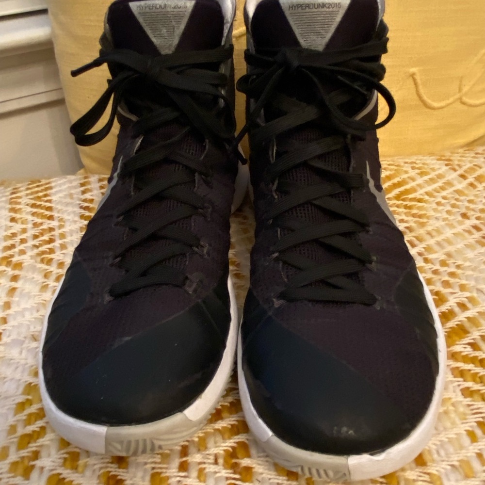 Nike Hyperdunk Shoed - image 3